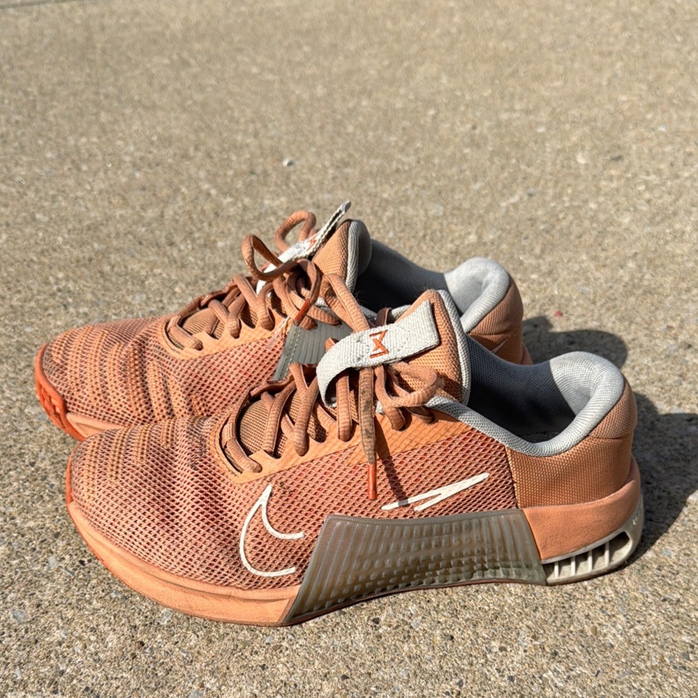 Nike Metcon Woman’s Orange Athletic Shoes 8